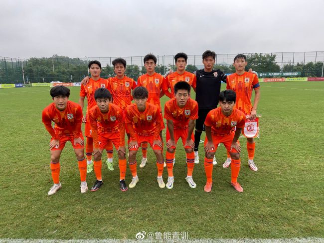 2019年他加盟塞维利亚并出场167场正式比赛，帮助球队赢得了2020年和2023年的欧联杯冠军。